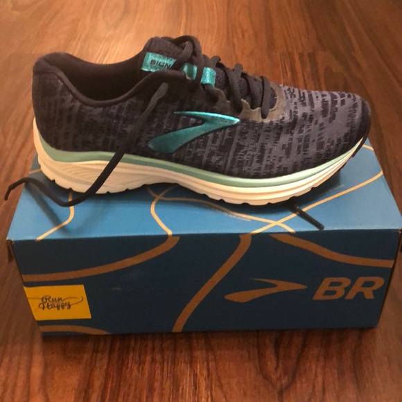 brooks signal running shoe